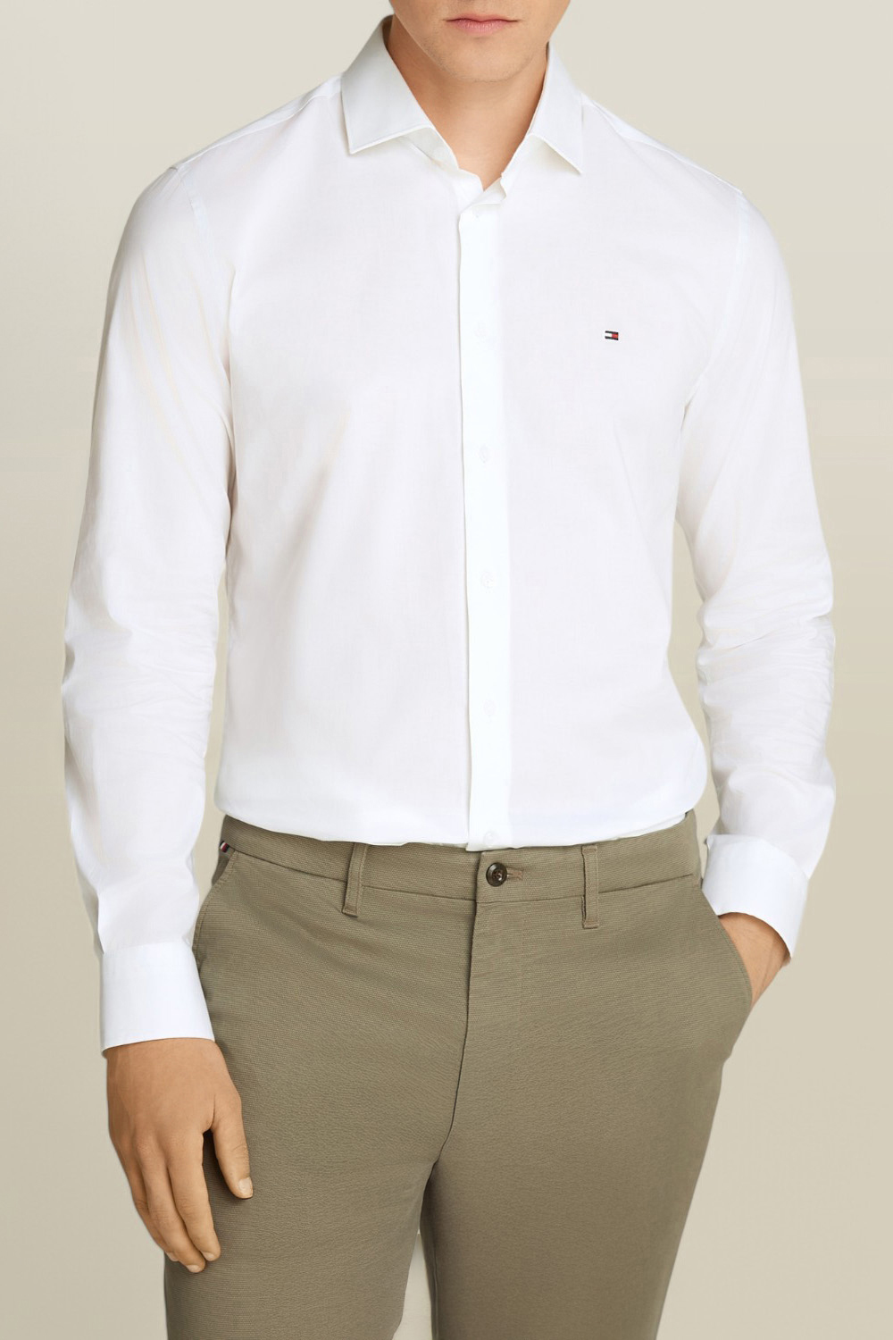 תמונת כל הלוק של חולצת כפתורים